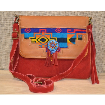 Torebka ze skóry etno w czerwonym kolorze  z koralikami mullo .